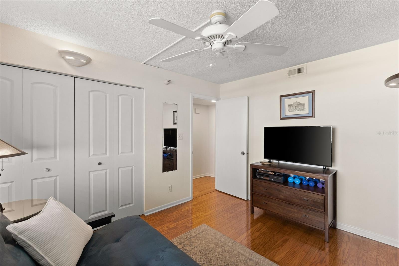 201 W LAUREL ST #702