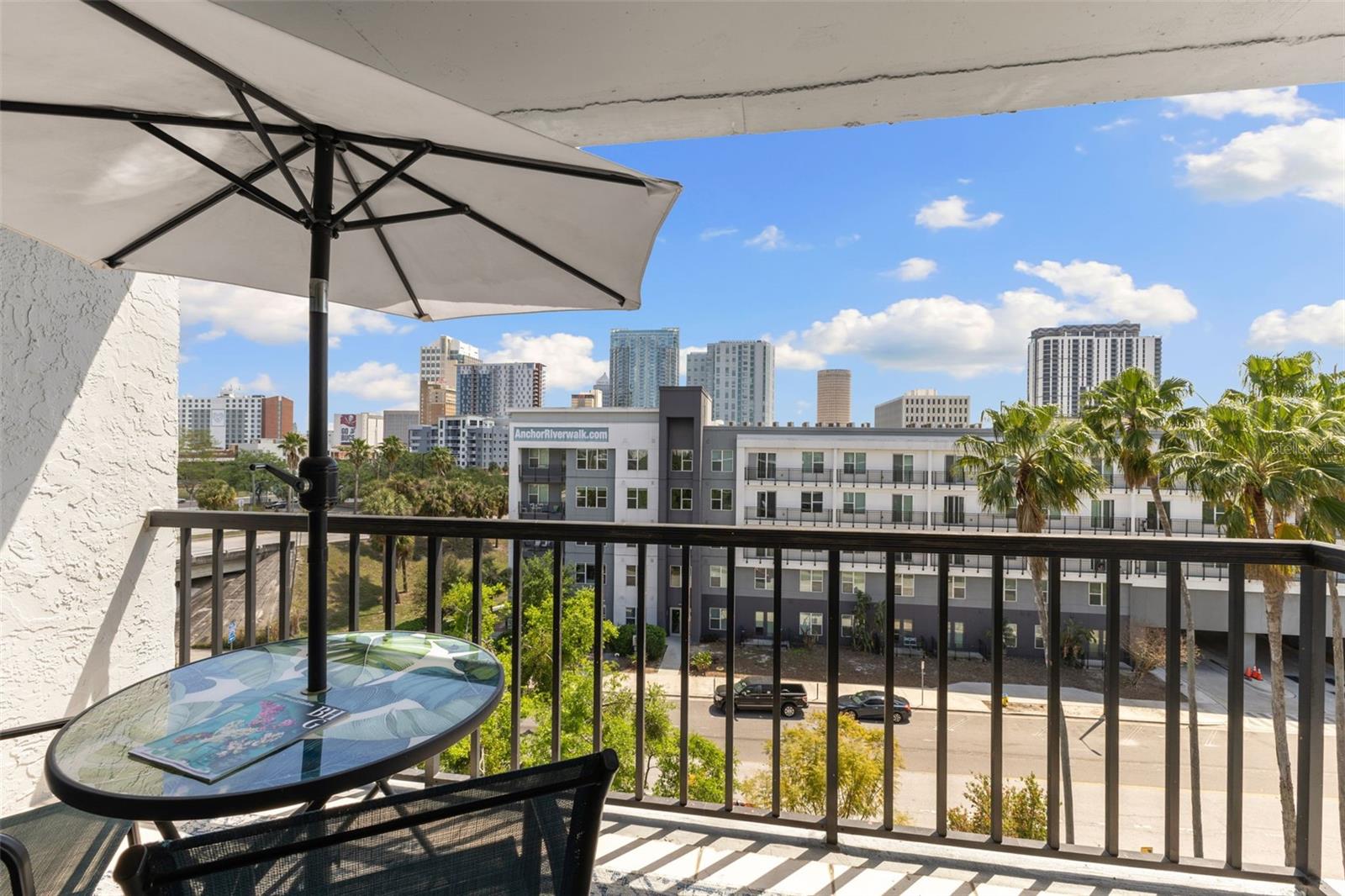 201 W LAUREL ST #702