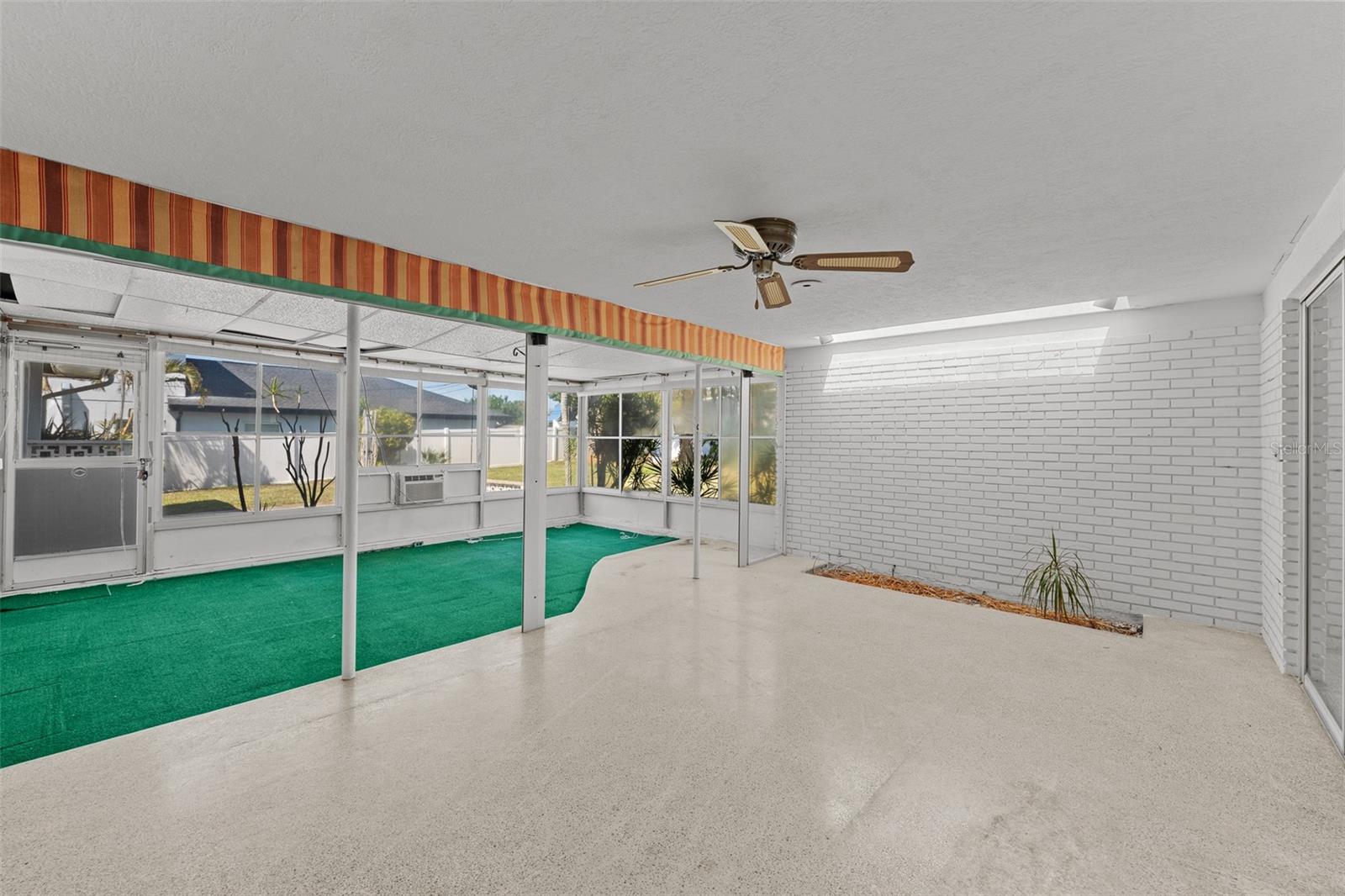 319 CEDAR LN