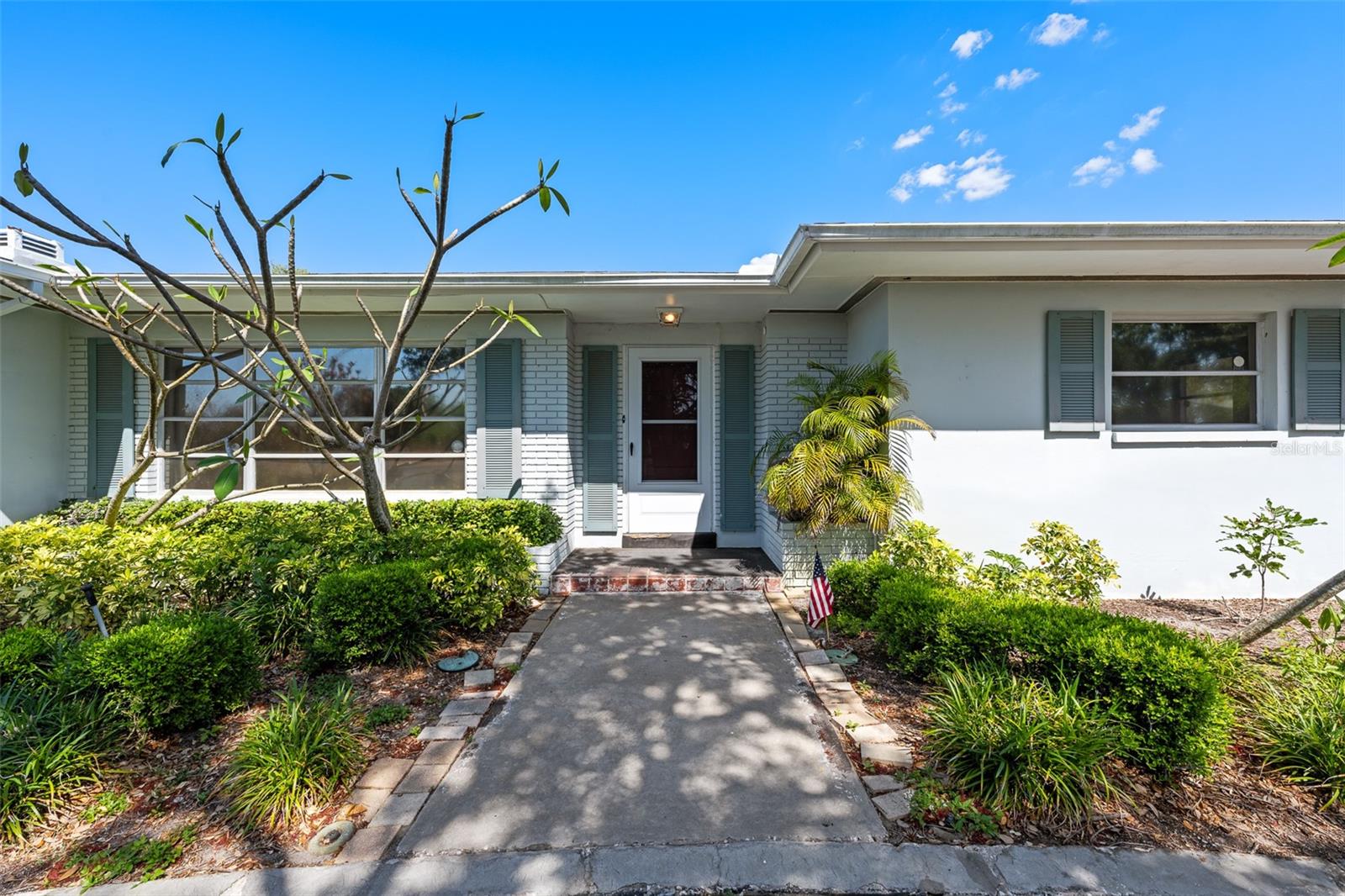 319 CEDAR LN