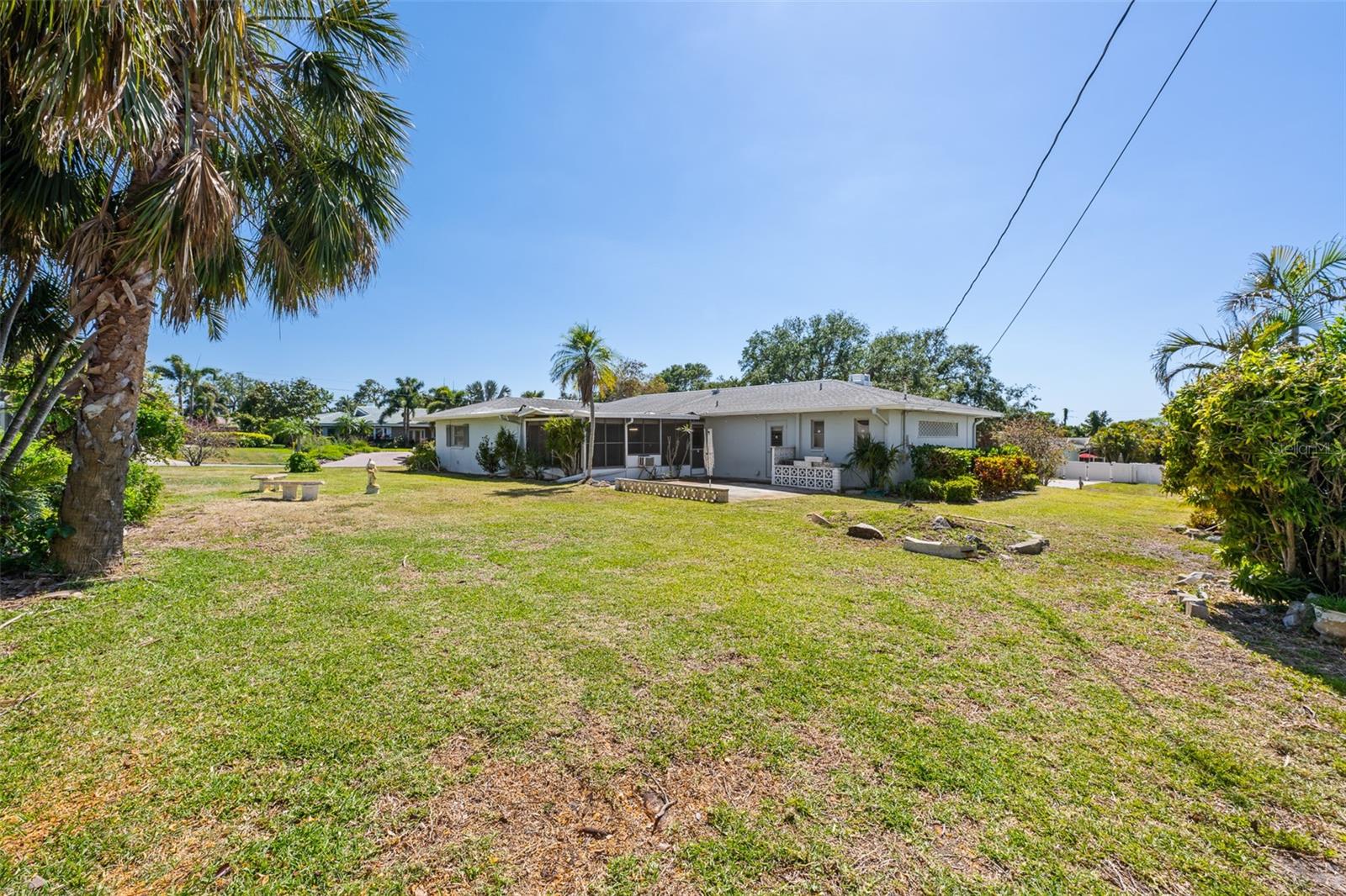 319 CEDAR LN