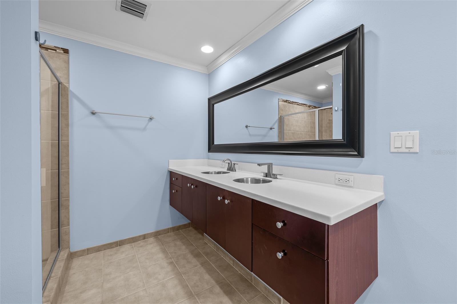 1120 E KENNEDY BLVD #1228