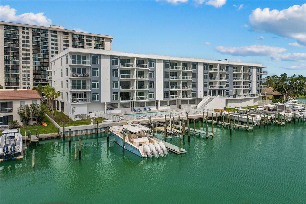 415 ISLAND WAY #303