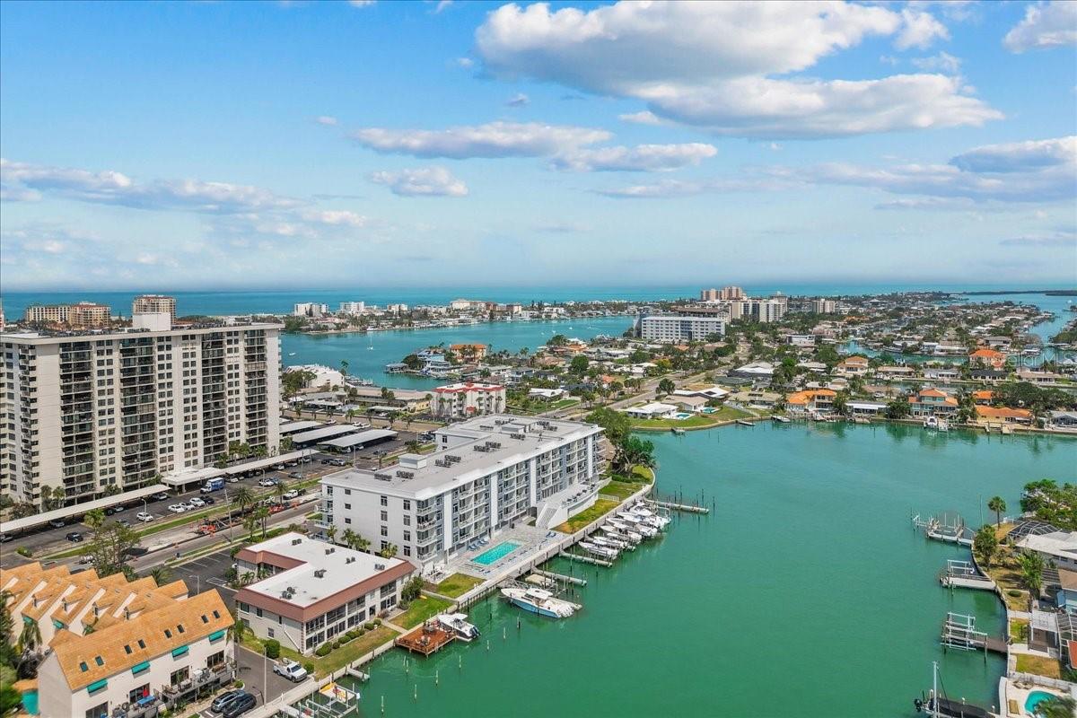 415 ISLAND WAY #303