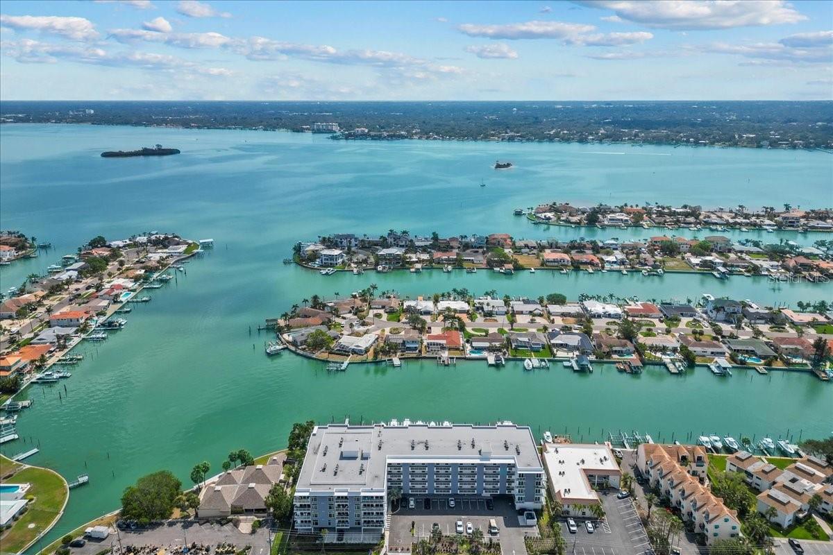 415 ISLAND WAY #303