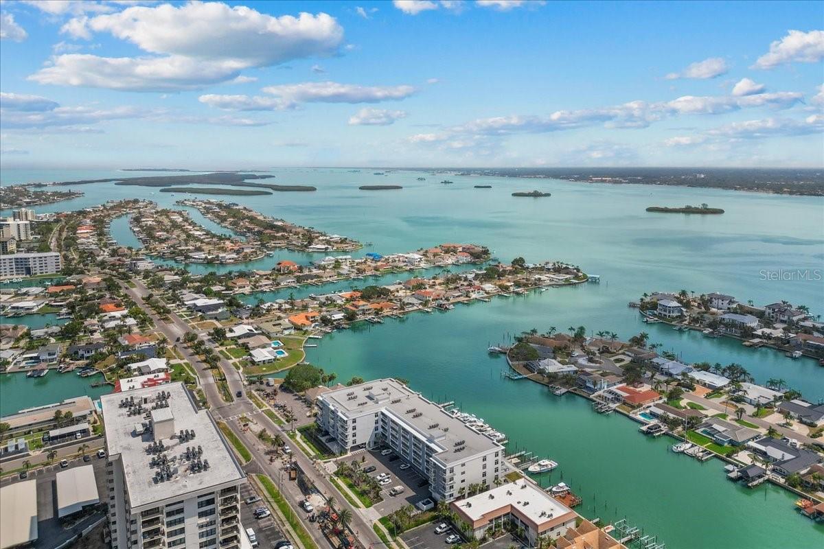 415 ISLAND WAY #303