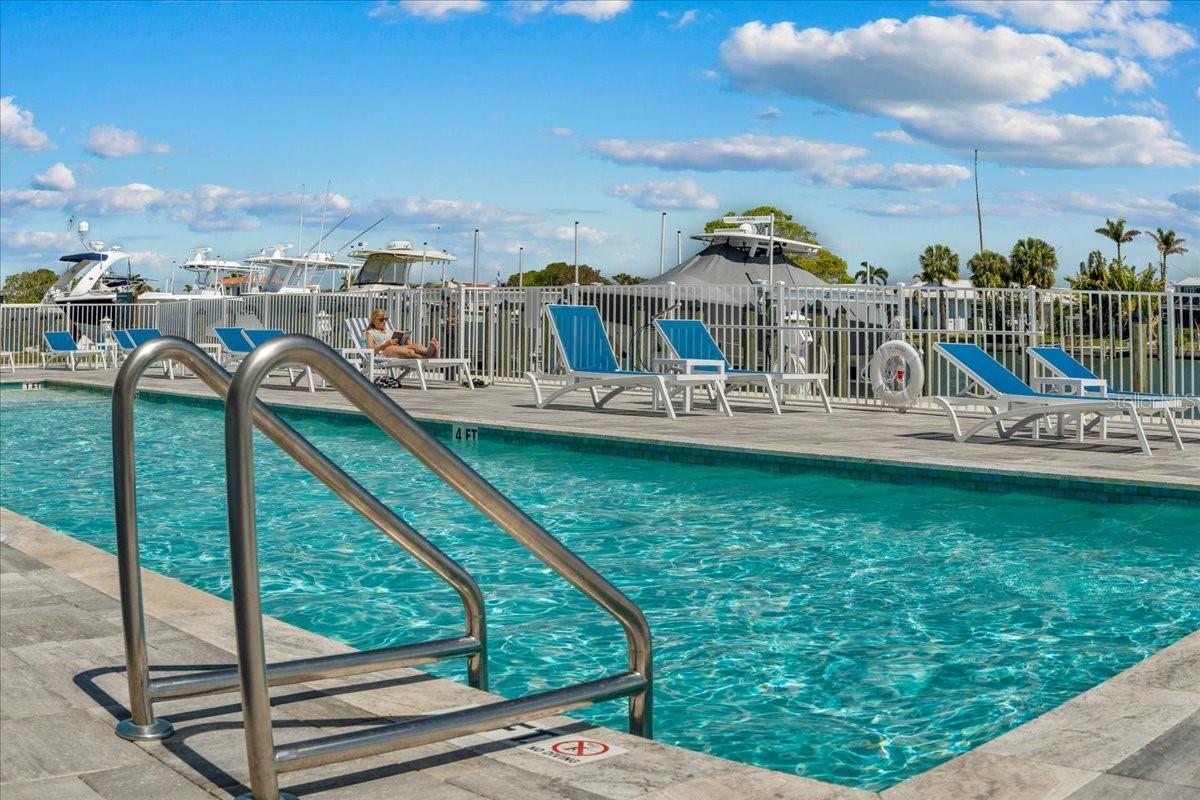 415 ISLAND WAY #303