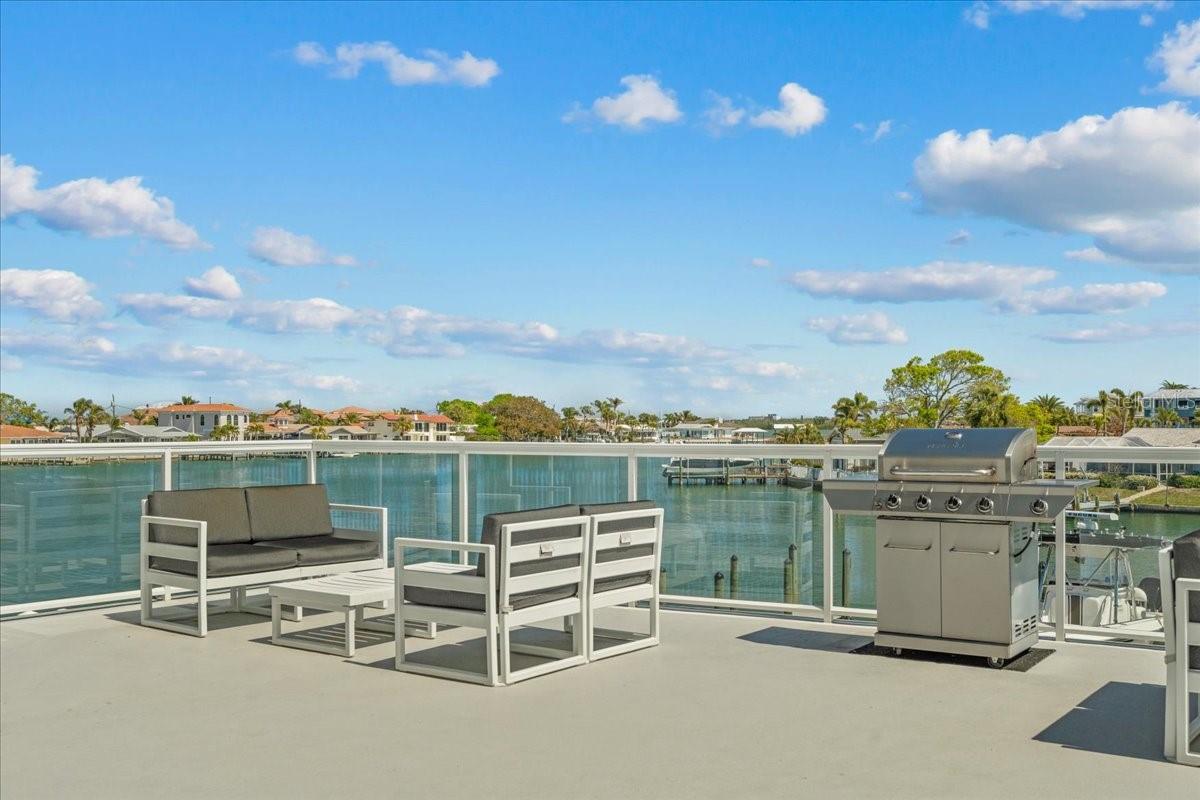415 ISLAND WAY #303