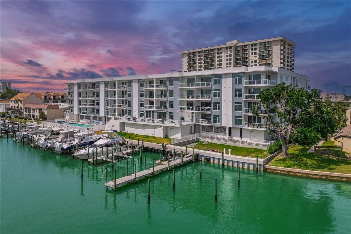 415 ISLAND WAY #303