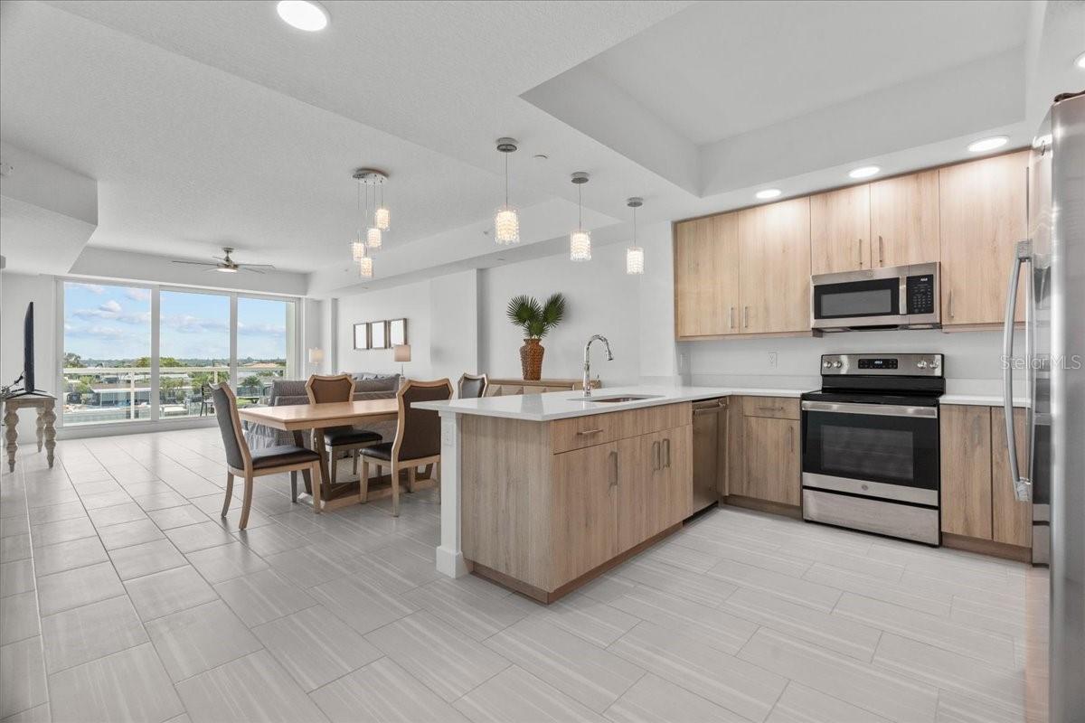 415 ISLAND WAY #303