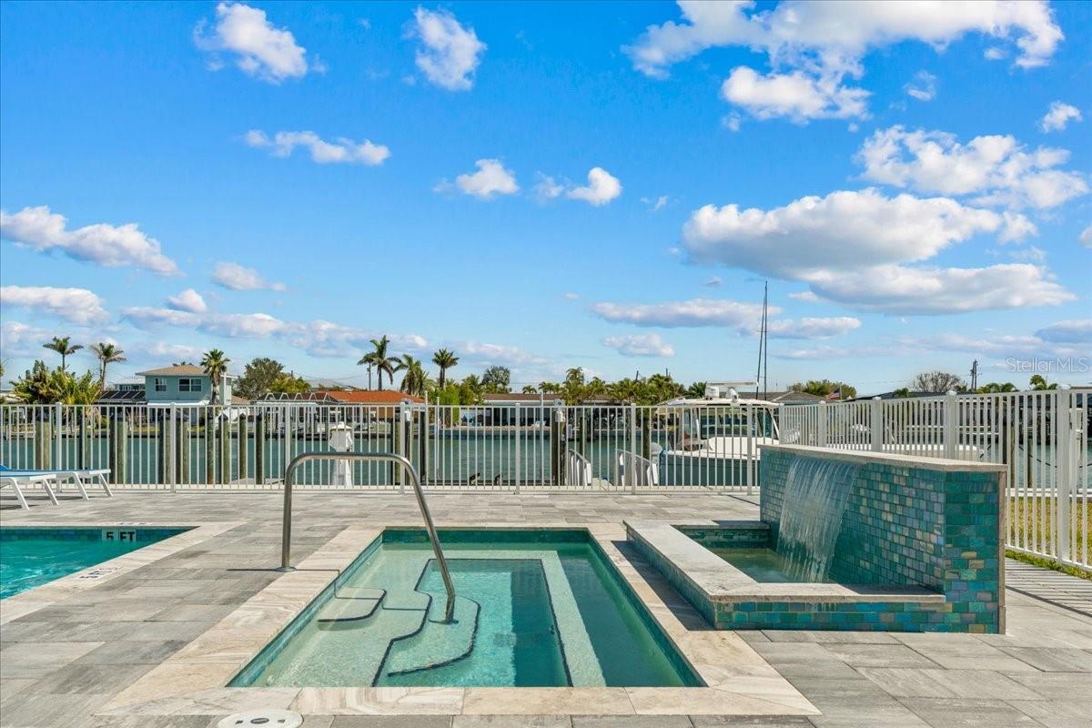 415 ISLAND WAY #303