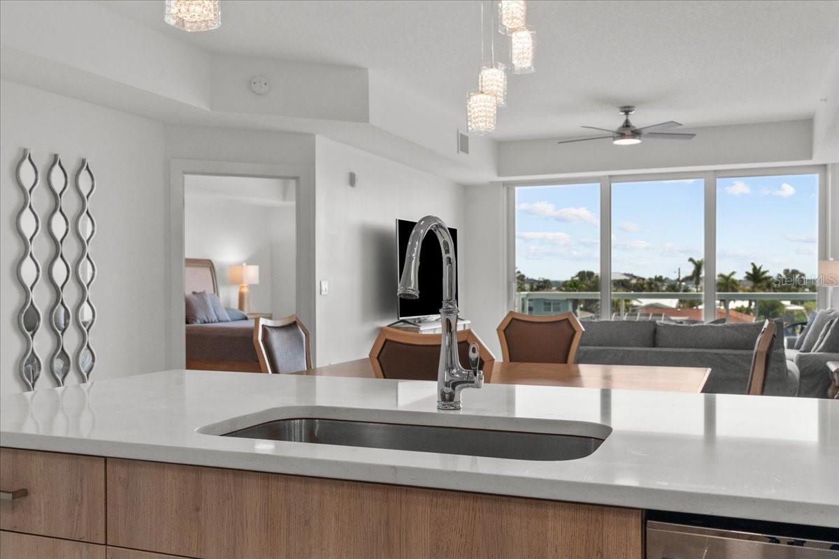 415 ISLAND WAY #303
