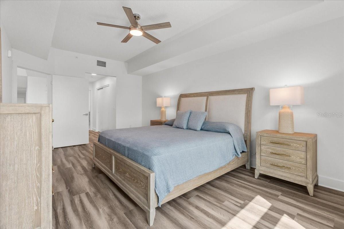 415 ISLAND WAY #303