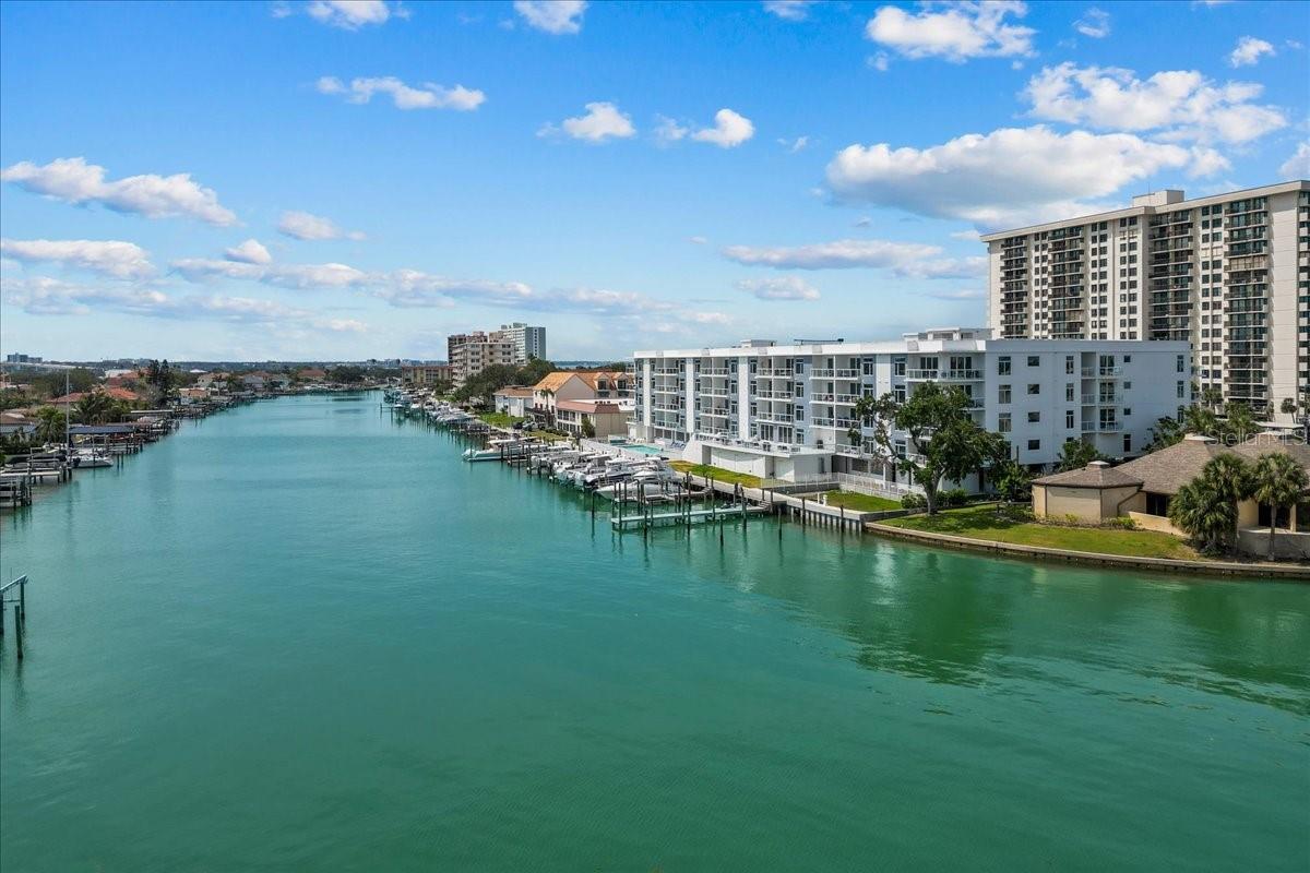 415 ISLAND WAY #303