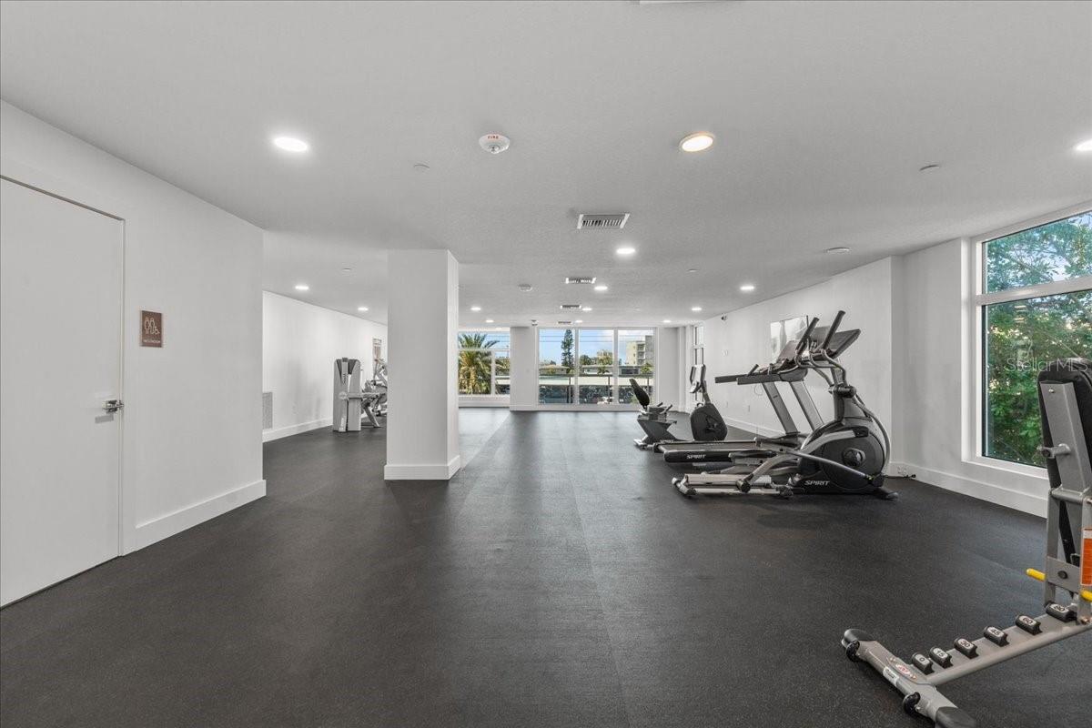 415 ISLAND WAY #303