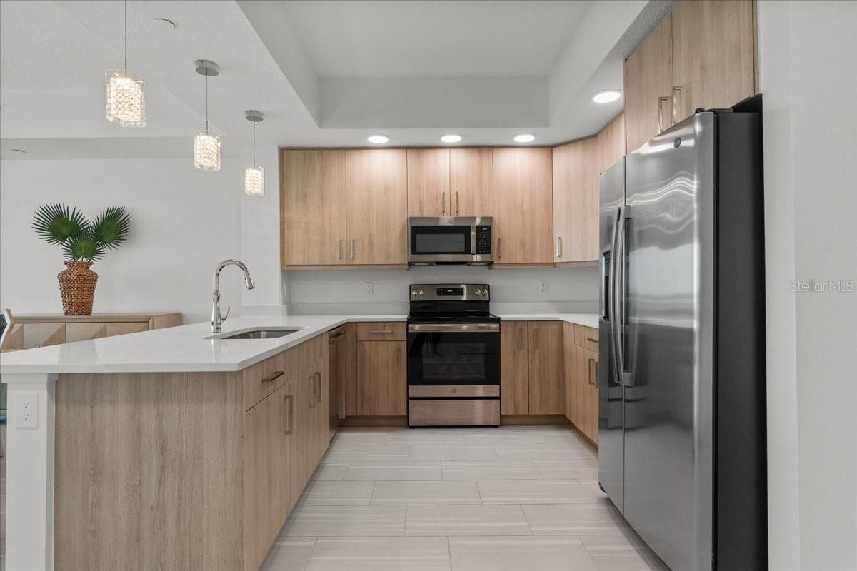 415 ISLAND WAY #303