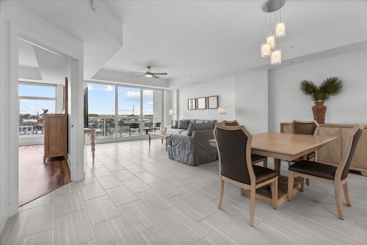 415 ISLAND WAY #303