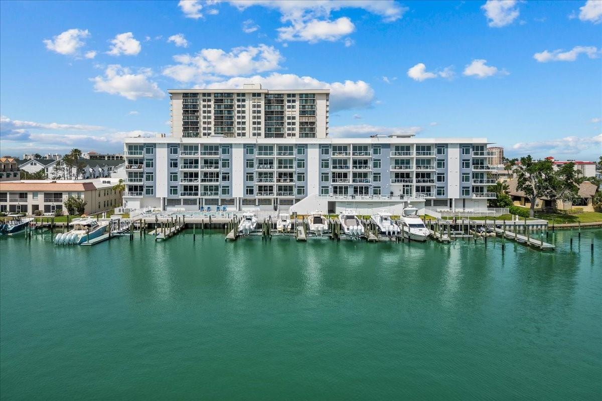 415 ISLAND WAY #303