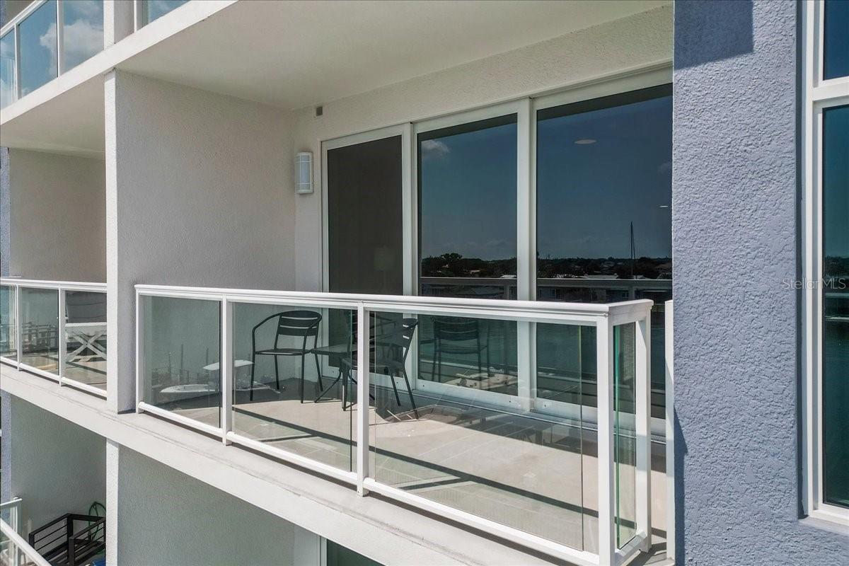 415 ISLAND WAY #303