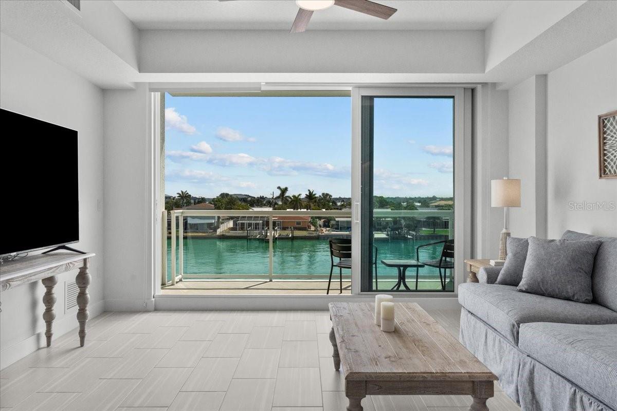 415 ISLAND WAY #303