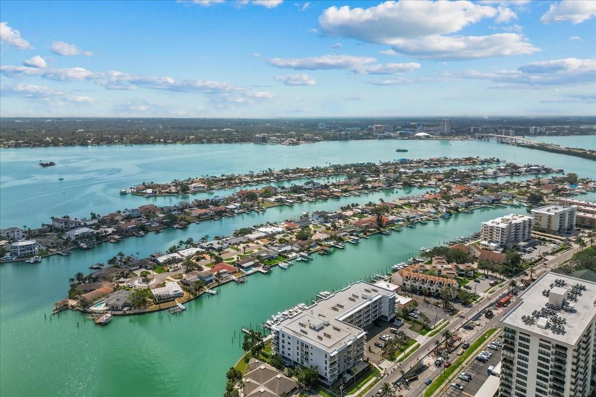 415 ISLAND WAY #303