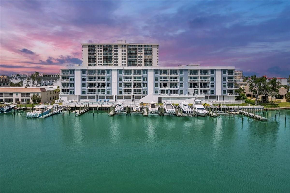 415 ISLAND WAY #303