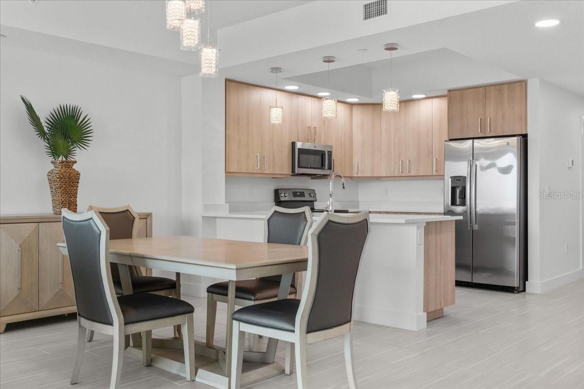 415 ISLAND WAY #303