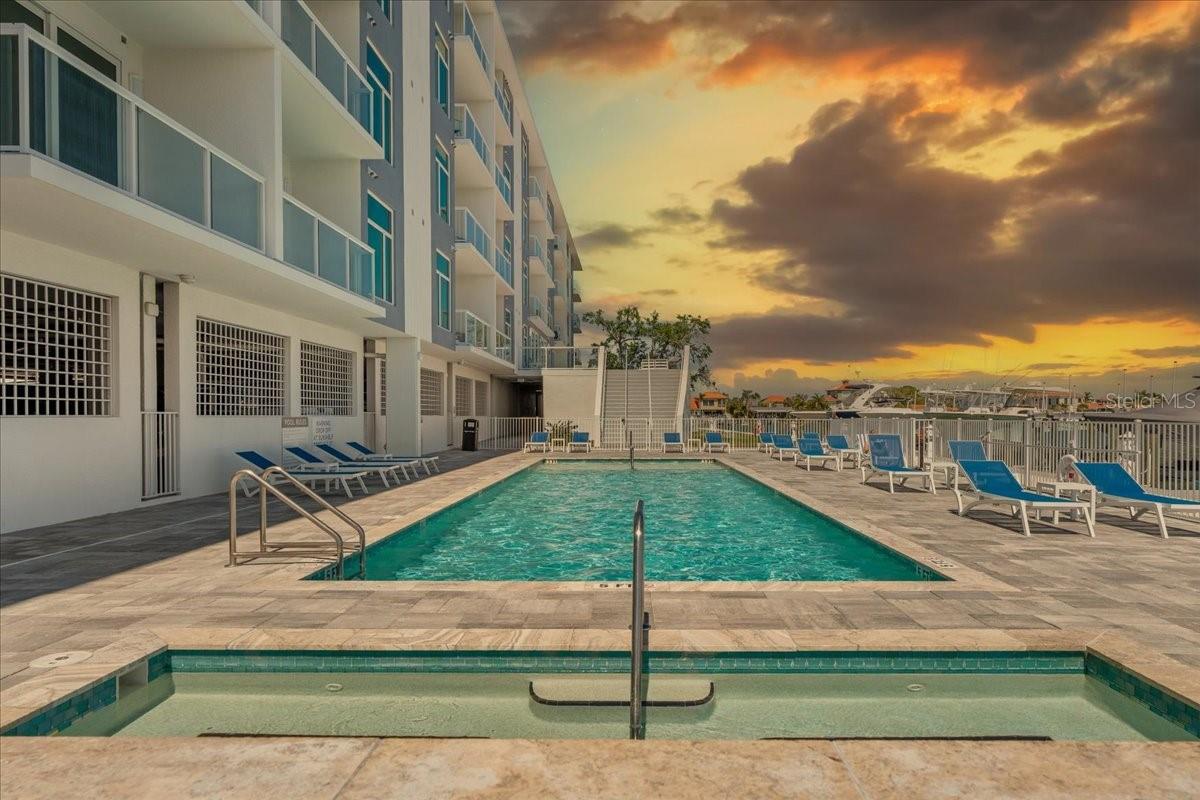 415 ISLAND WAY #303