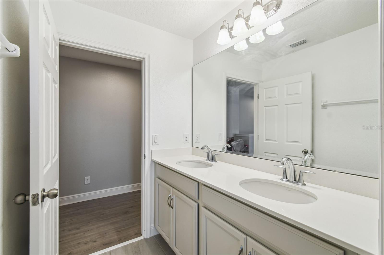 4950 CHASE CT