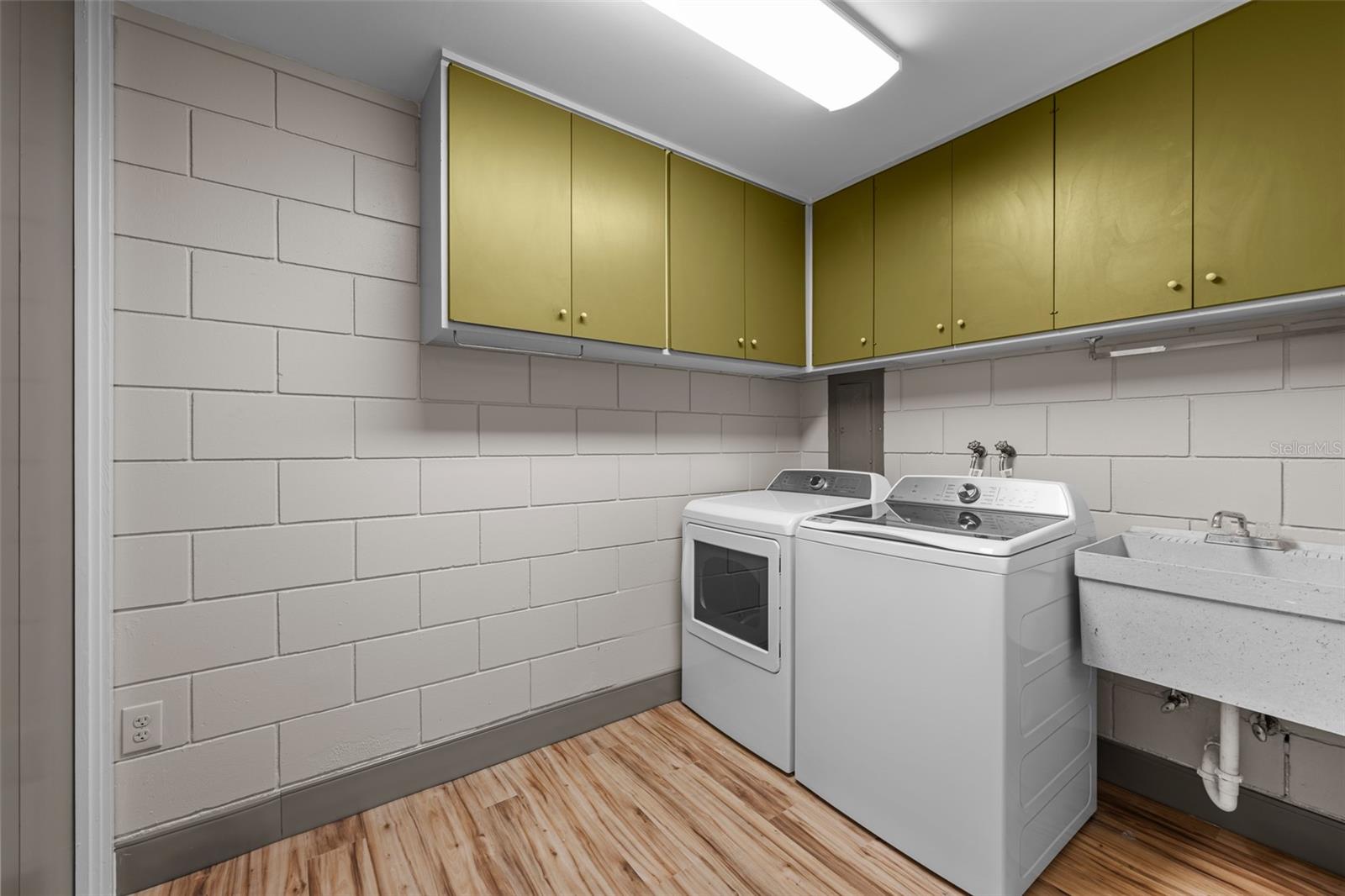 4304 N RIVER VIEW AVE