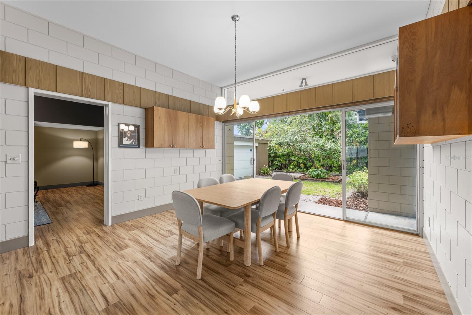 4304 N RIVER VIEW AVE