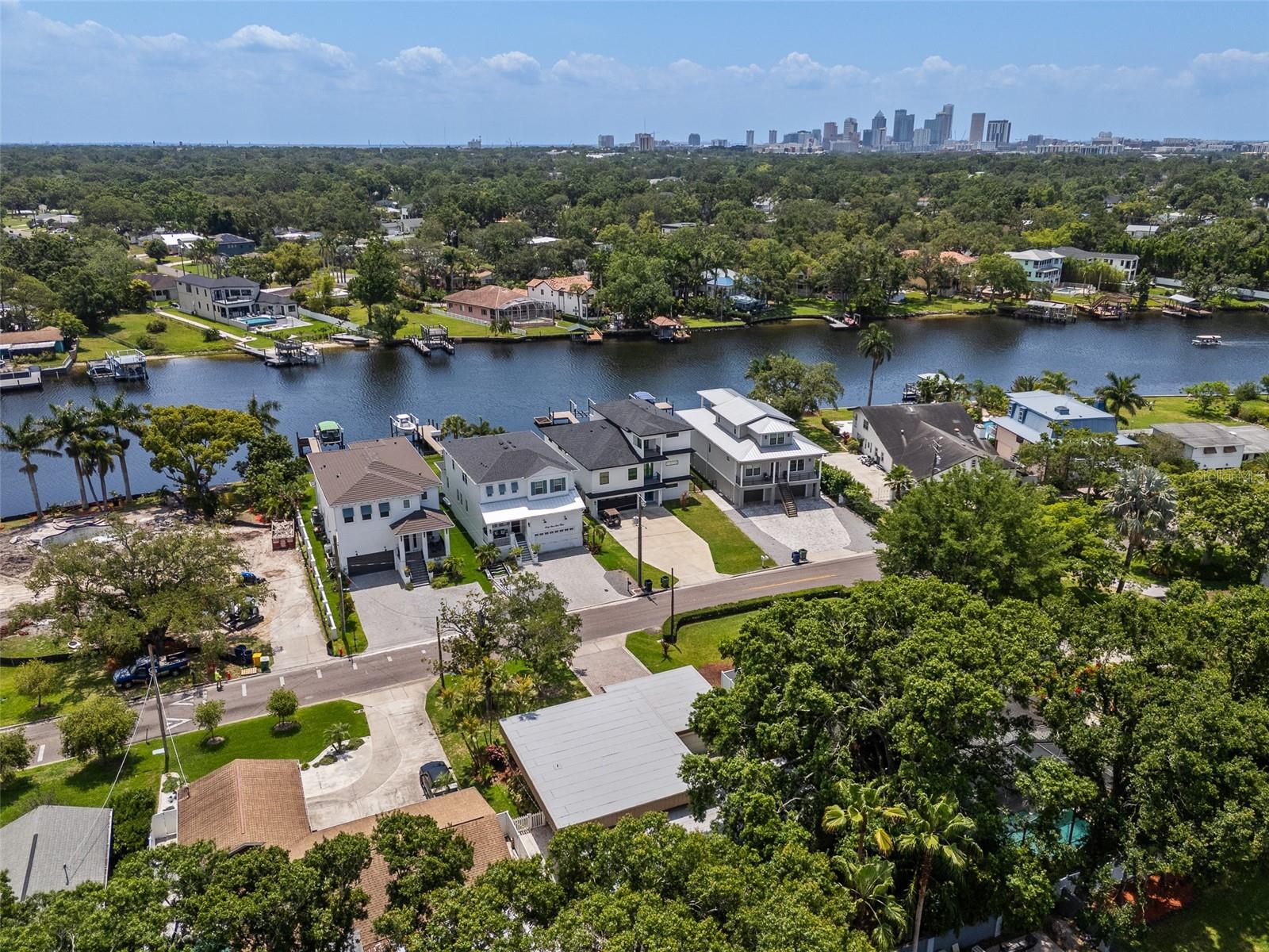 4304 N RIVER VIEW AVE