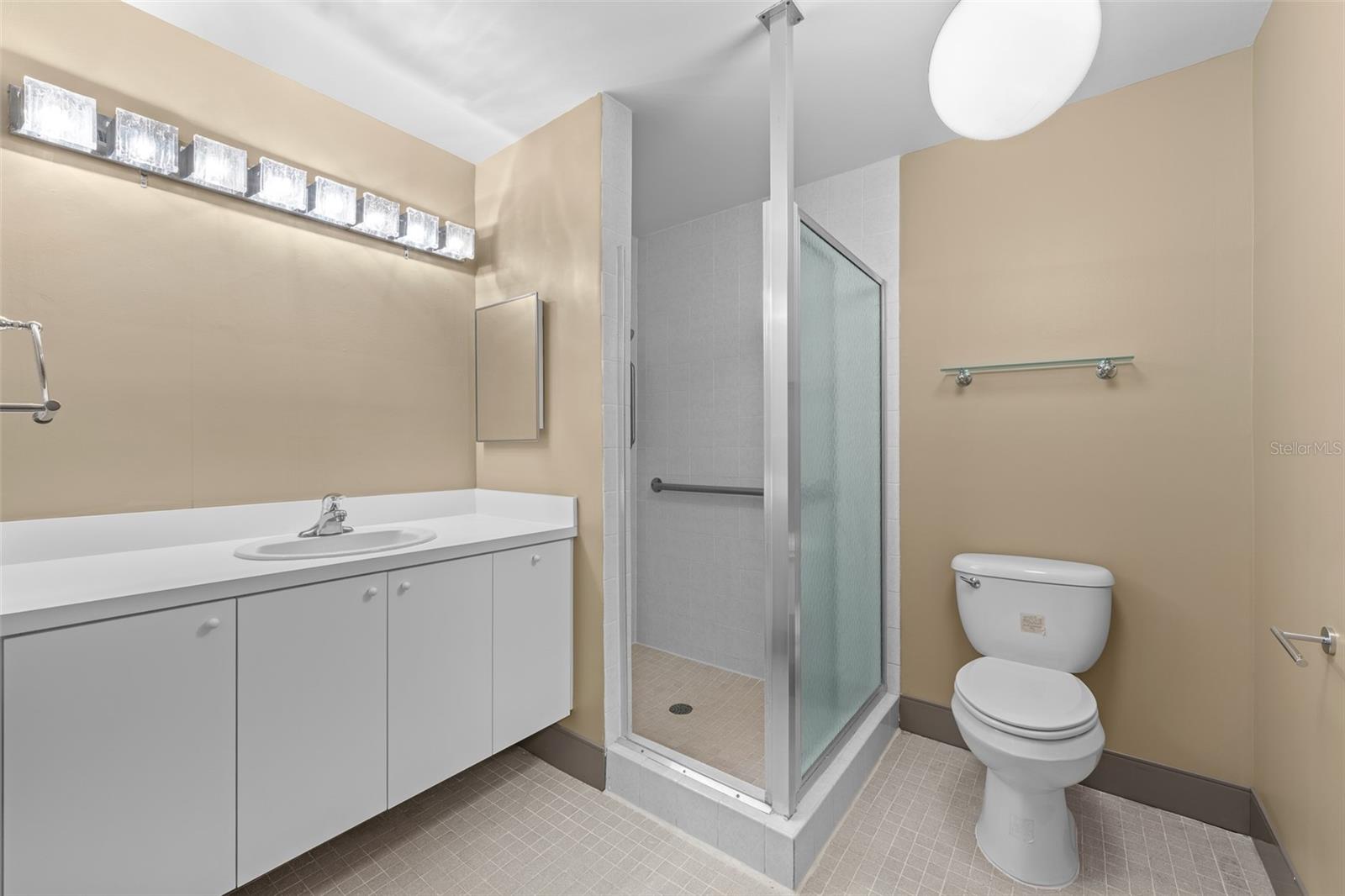 4304 N RIVER VIEW AVE