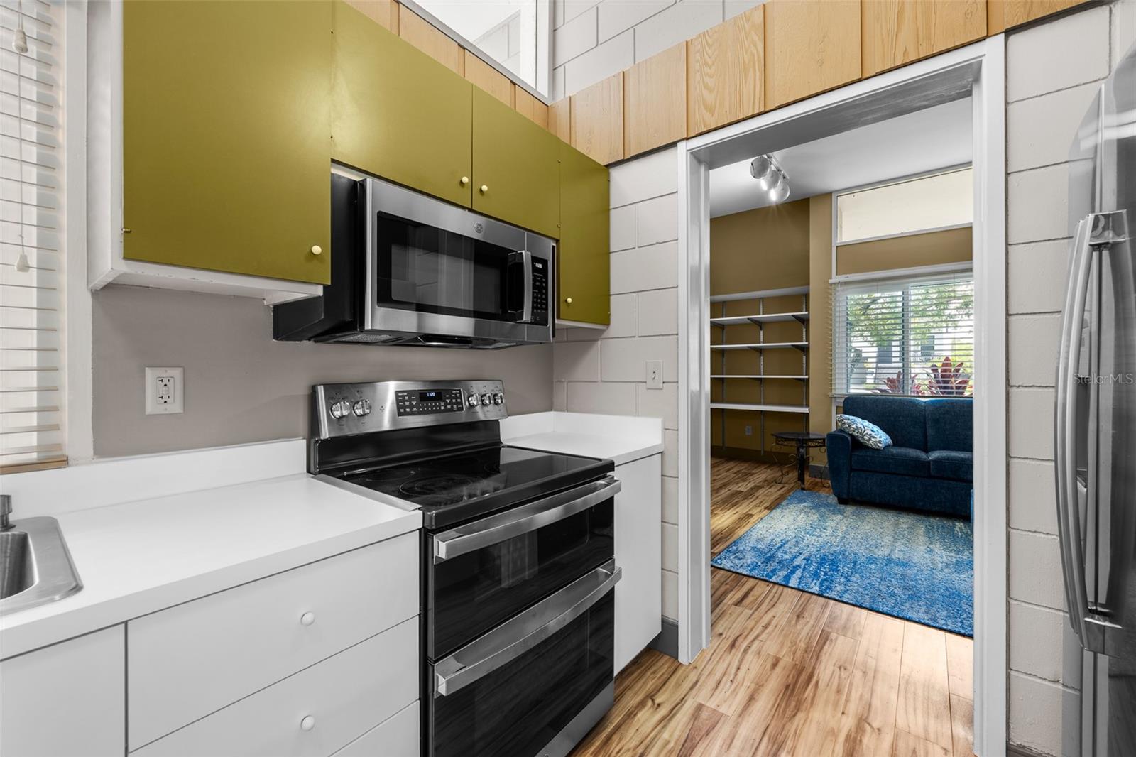 4304 N RIVER VIEW AVE