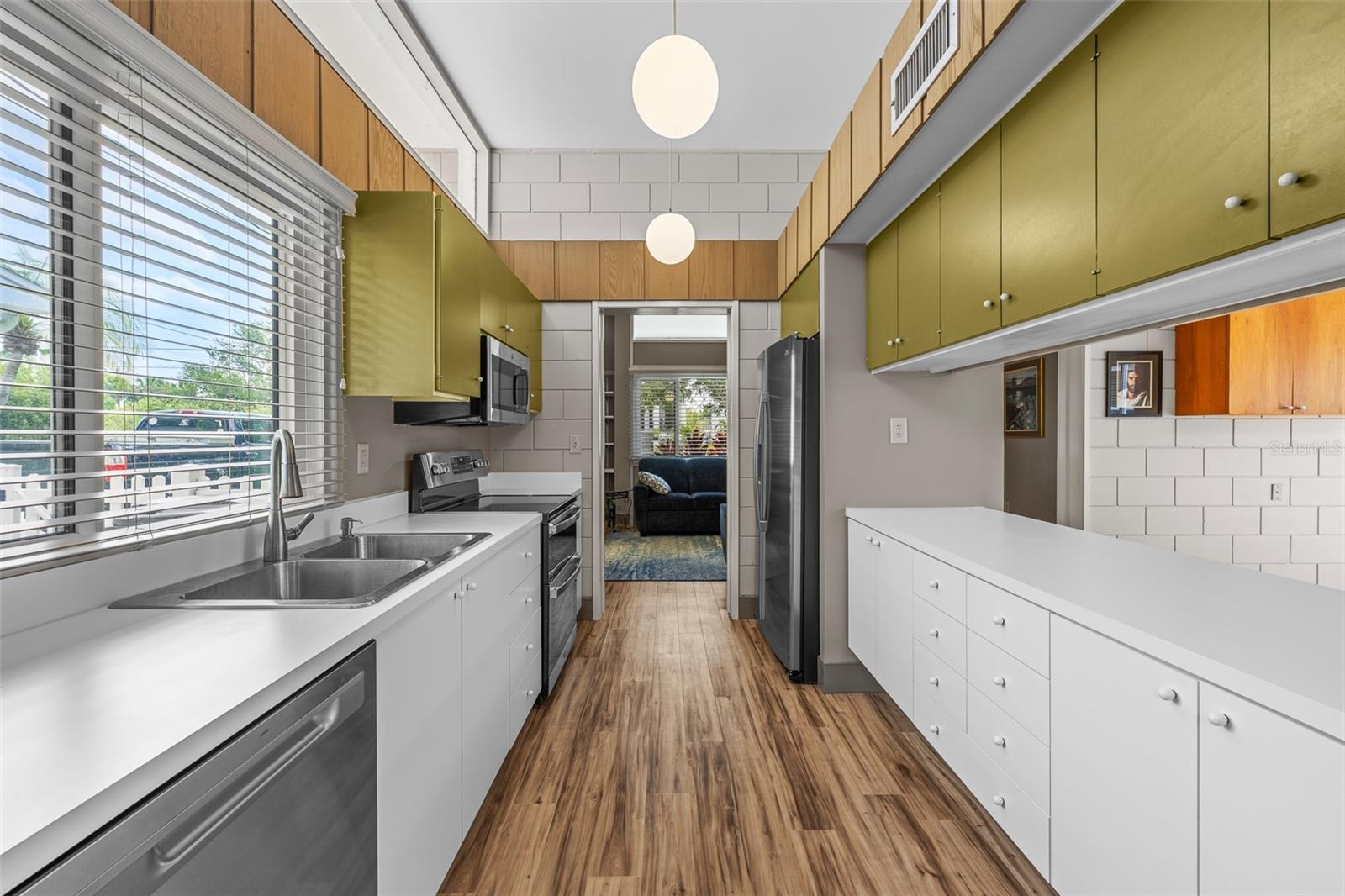 4304 N RIVER VIEW AVE