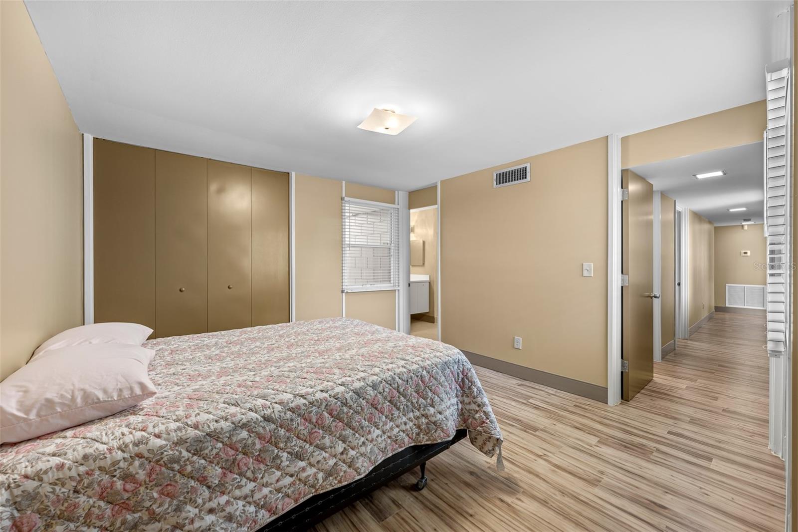 4304 N RIVER VIEW AVE