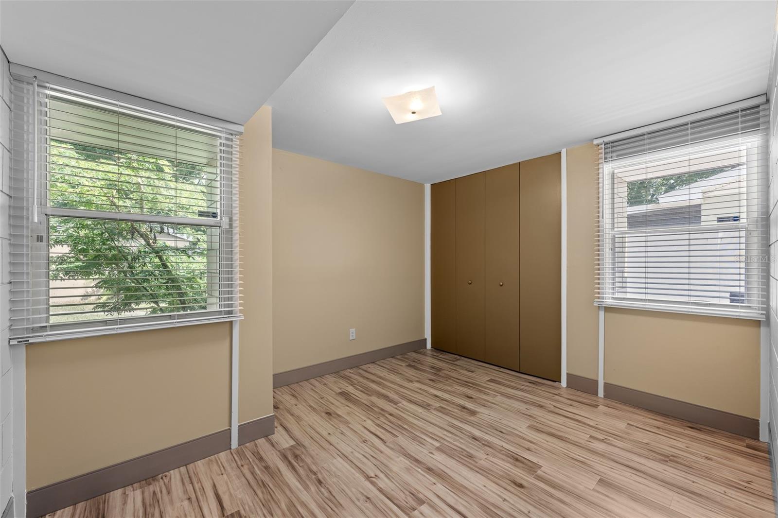 4304 N RIVER VIEW AVE