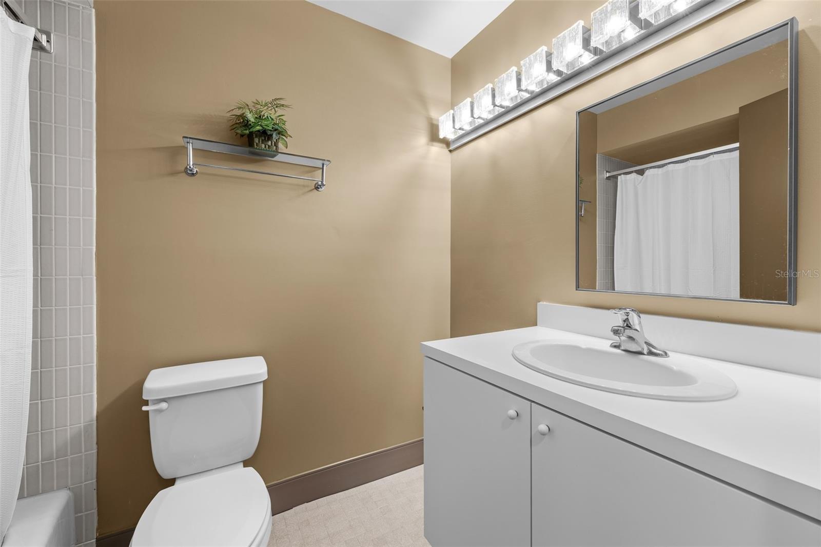 4304 N RIVER VIEW AVE