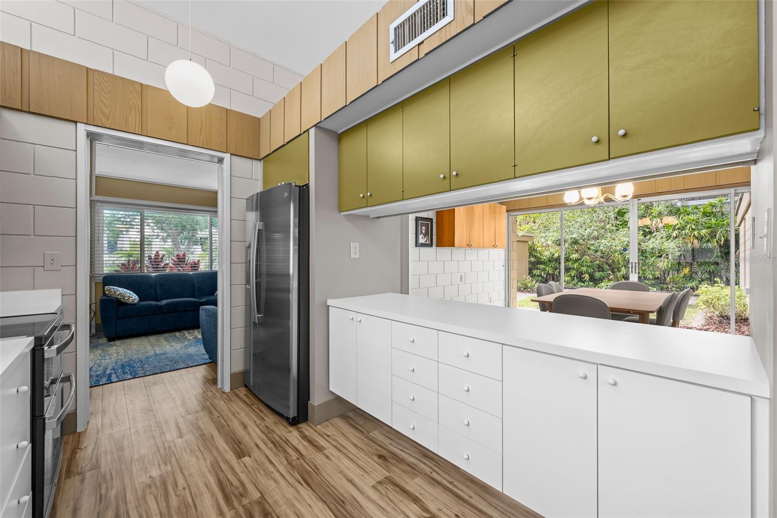 4304 N RIVER VIEW AVE