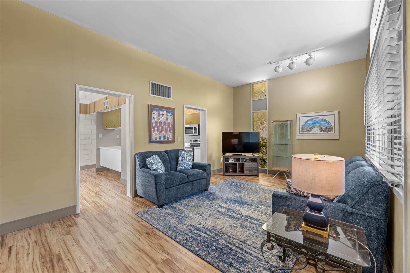 4304 N RIVER VIEW AVE