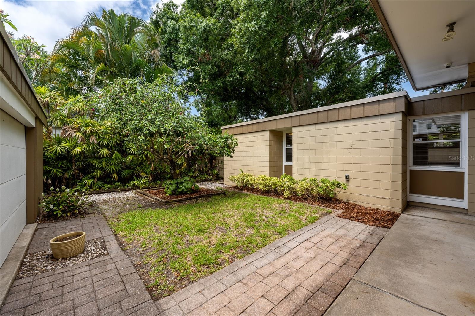 4304 N RIVER VIEW AVE