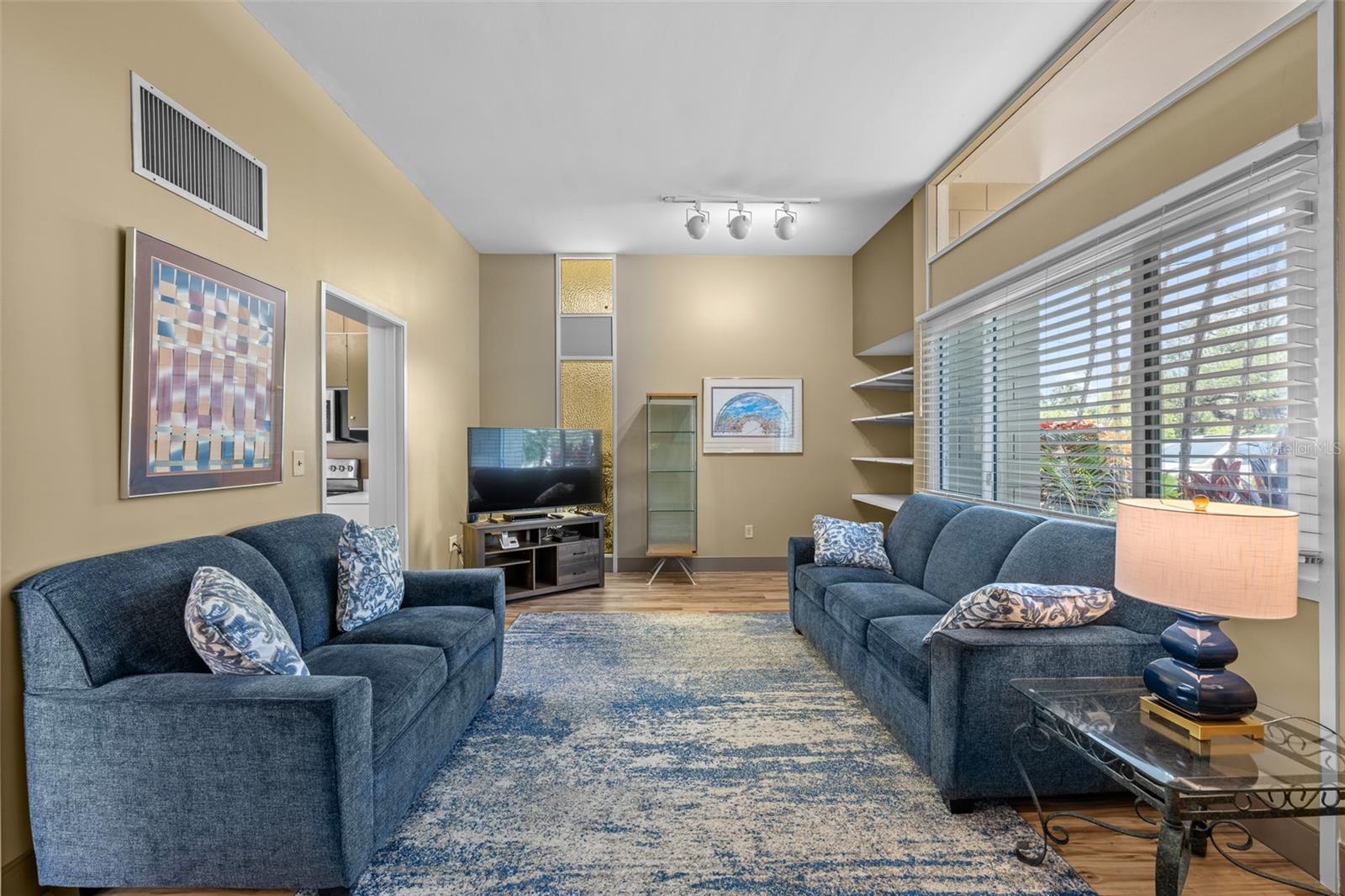 4304 N RIVER VIEW AVE