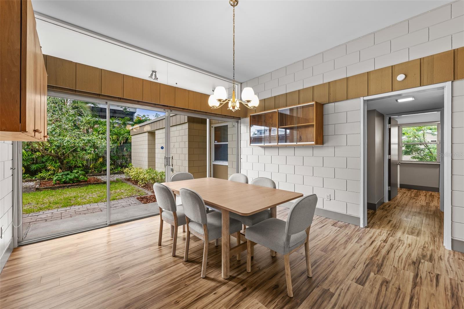 4304 N RIVER VIEW AVE