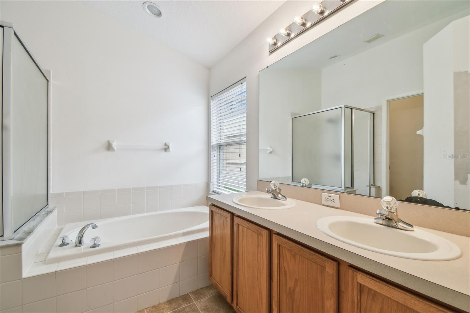 15709 LEATHERLEAF LN