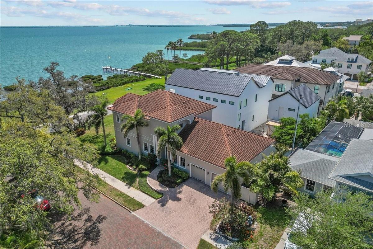 827 N BAYSHORE DR