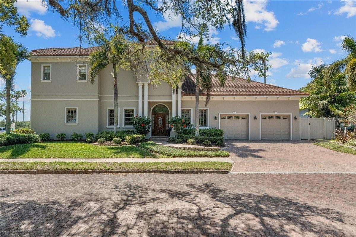 827 N BAYSHORE DR