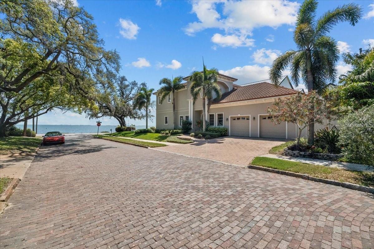827 N BAYSHORE DR