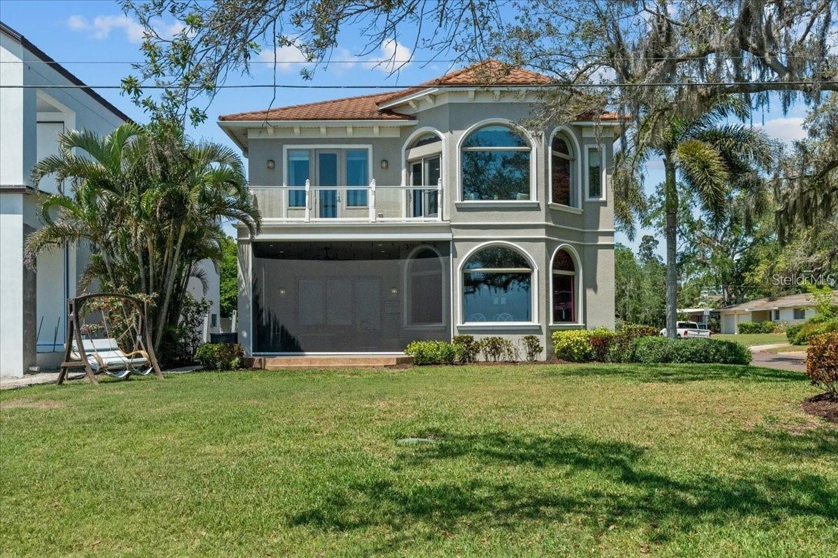 827 N BAYSHORE DR