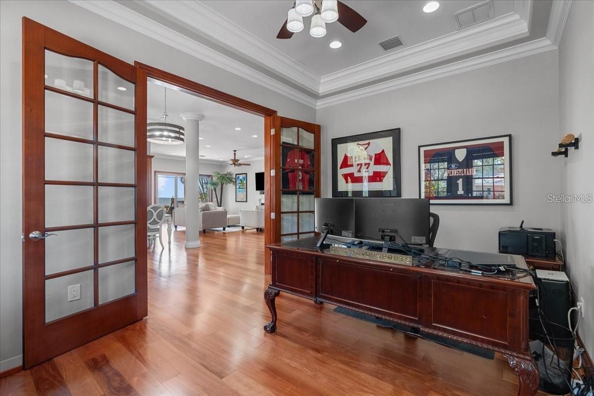 827 N BAYSHORE DR
