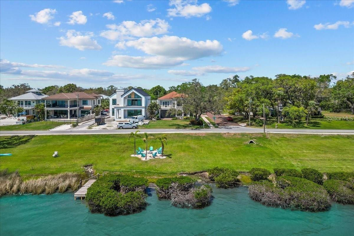 827 N BAYSHORE DR